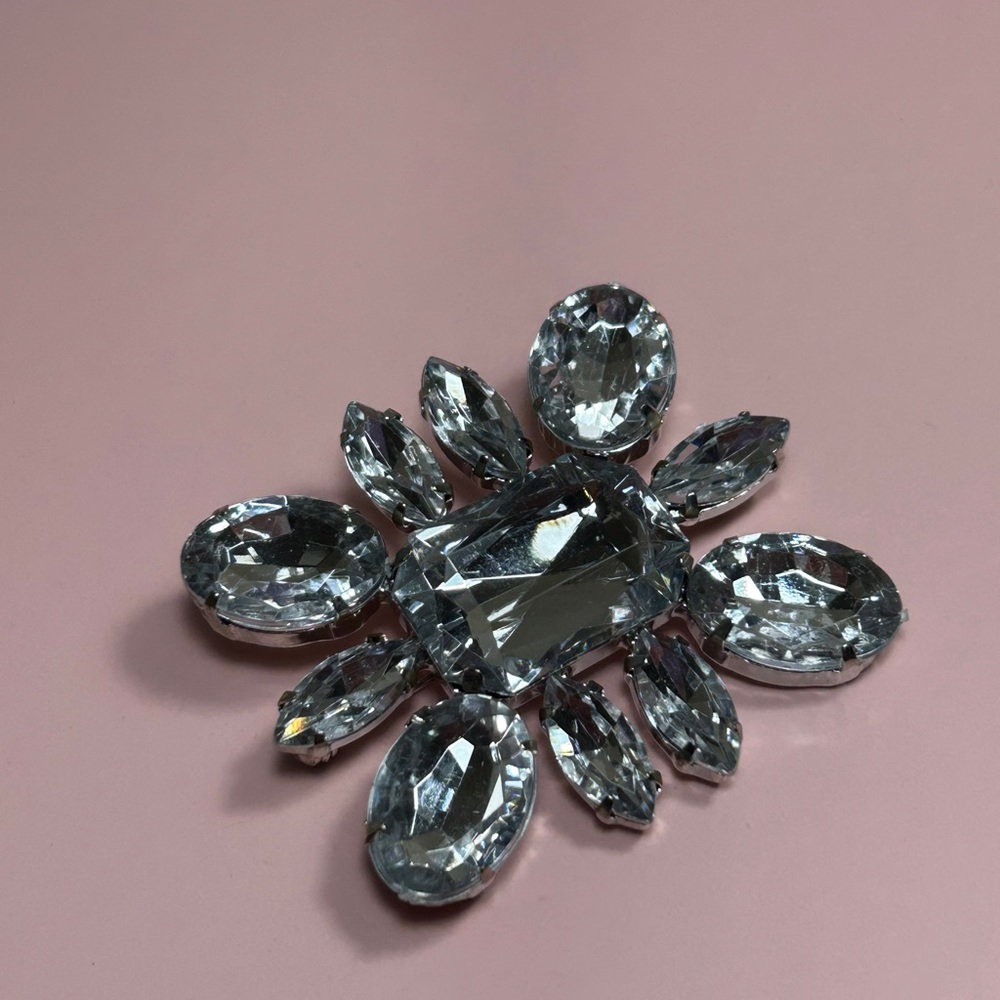 Sparkling Silver Tone Rhinestone Brooch - Picture 3 of 7